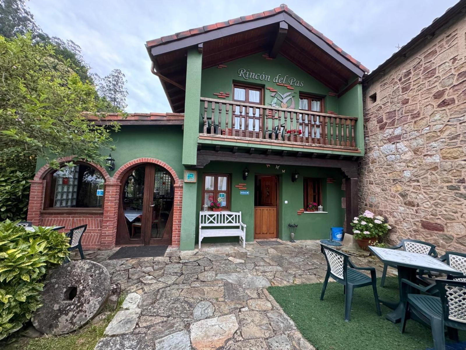 Posada Rincon Del Pas Puente Viesgo Kültér fotó